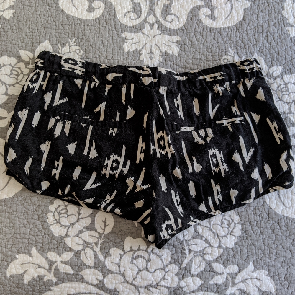 Aztech Print Shorts - Picture 5 of 5
